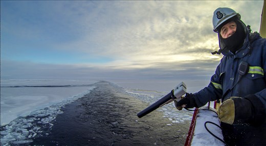 Trailing an expendable CTD probe behind the boat