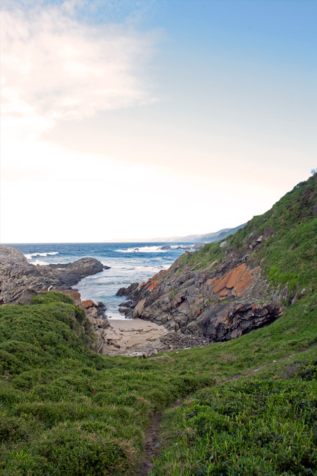 Little sandy coves litter the trail with swimming opportunities