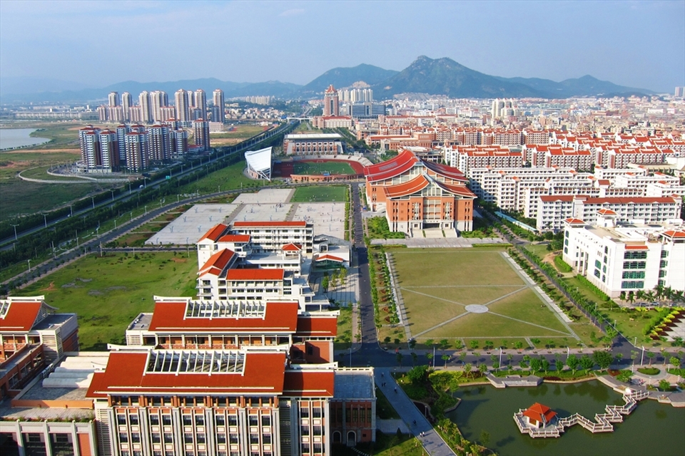The view  from the top of Jimei University shows Xiamen maintain its clean environment and attractive landscape despite continues progress and modernization of the city.