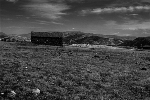 A wattle and daub house, at the top of hill. This is the final destination for the people who were at the market, is where their Sunday ends.