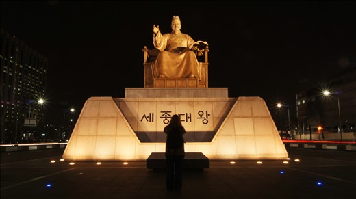 The Tourist – With a recent increase in the number of foreign visitors coming to Seoul means it’s no surprise that tourists are seeking to photograph famous landmarks.