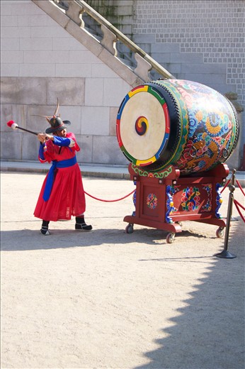 The Traditionalist – The beating drum that echoes all around Seoul is a reminder of Korea’s vast history and traditions that expands thousands of years. 