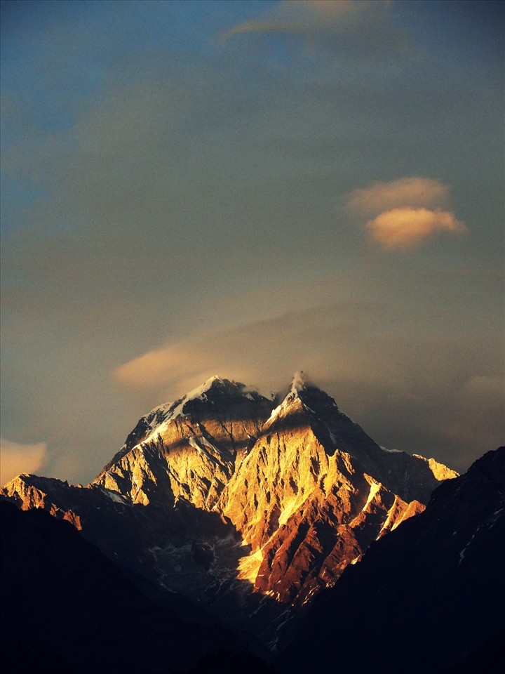 The smell..... of ripe mandarins and rain that passed.The 