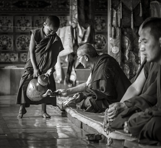 It was very intriguing to watch the younger monks that were in training and the role they played in the monastery. Every morning, the prayers began as early as 4am and the younger monks were tasked with serving breakfast to the older monks that were chanting & praying. Breakfast traditionally comprises of hard bread & tea. The bread is soaked in the tea to soften it up before being consumed. It was amusing to watch the younger monks scurrying with the heavy kettles, making sure everyone had enough tea.