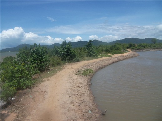 The trail along the marsh area which was to flood on my return.