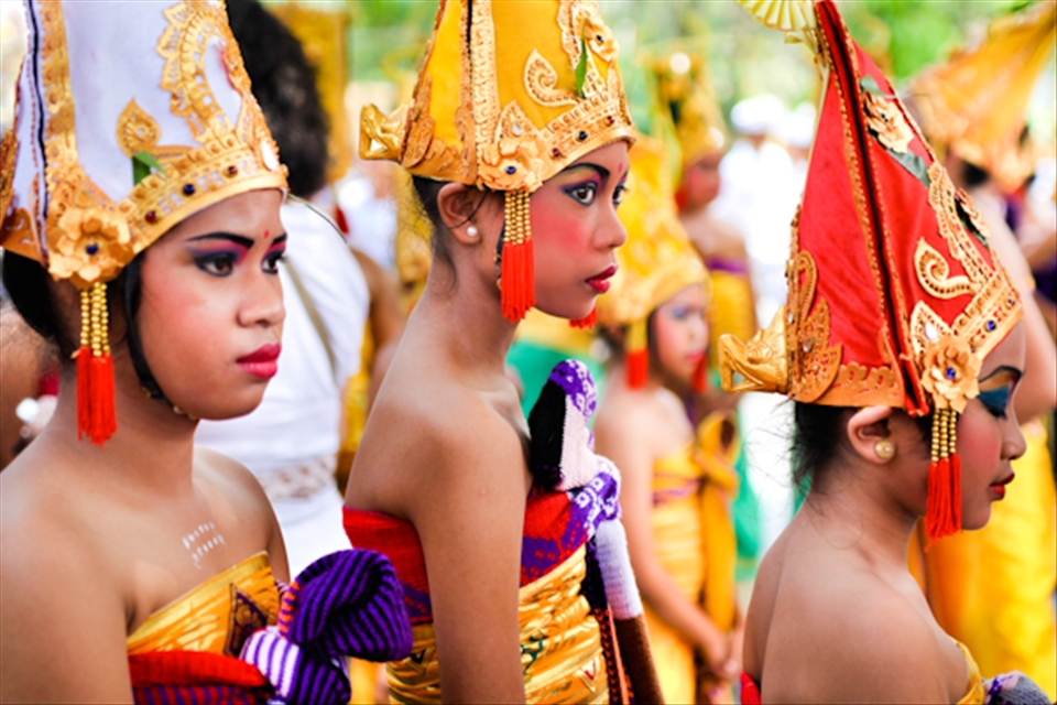 The kids were very focused on their dance and movements. 