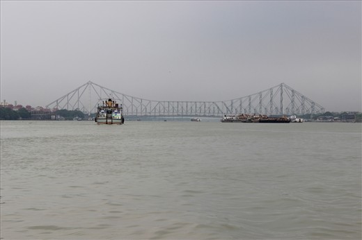 The Howrah Bridge is a cantilever bridge with a suspended span over the Hooghly River in West Bengal, India. Commissioned in 1943, the bridge was originally named the New Howrah Bridge, because it replaced a pontoon bridge at the same location linking the two cities Howrah and Kolkata (Calcutta) . In the year 1965 it was renamed Rabindra Setu, after the great Bengali poet Rabindranath Tagore. However it is still popularly known as the Howrah Bridge.