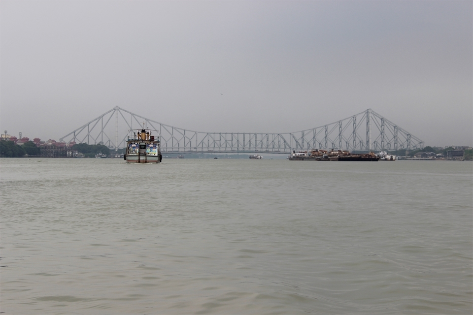 The Howrah Bridge is a cantilever bridge with a suspended span over the Hooghly River in West Bengal, India. Commissioned in 1943, the bridge was originally named the New Howrah Bridge, because it replaced a pontoon bridge at the same location linking the two cities Howrah and Kolkata (Calcutta) . In the year 1965 it was renamed Rabindra Setu, after the great Bengali poet Rabindranath Tagore. However it is still popularly known as the Howrah Bridge.