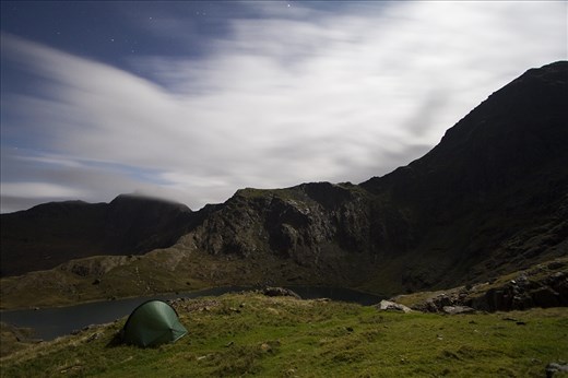 The 3rd night I awoke at around 4am to see the moon shining through my tent, the clouds had finally broke. Making the most of this window of opportunity, I dragged myself out of my sleeping bag to grab this shot of my camp spot and Mt. Snowdon bathed in moonlight.