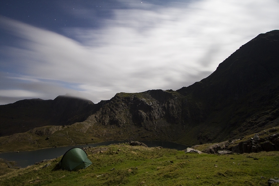 The 3rd night I awoke at around 4am to see the moon shining through my tent, the clouds had finally broke. Making the most of this window of opportunity, I dragged myself out of my sleeping bag to grab this shot of my camp spot and Mt. Snowdon bathed in moonlight.