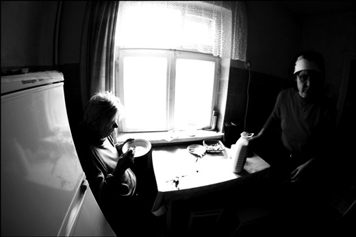 Old woman and her daughter .