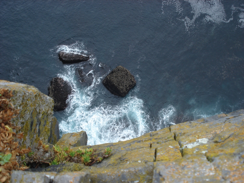 Acantilados situados en las Islas de Aran, en el océano Atlántico