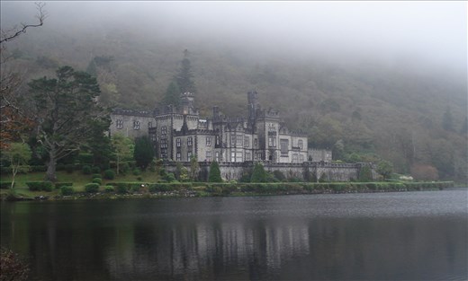 Abadía de Kylemore construida sobre el castillo de Kylemore en Connemara