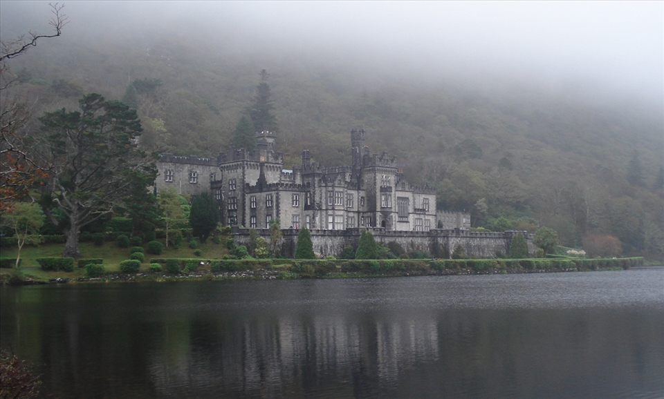 Abadía de Kylemore construida sobre el castillo de Kylemore en Connemara