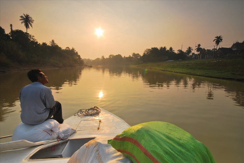 Tonle Sap river's scenic boat ride gave me the best 8 hours of travel on water.

With the boat leaving during sunrise, it created an atmosphere that made me see and contemplate on the beauty of rural Cambodia.

(Transit from Battambang to Siem Reap)