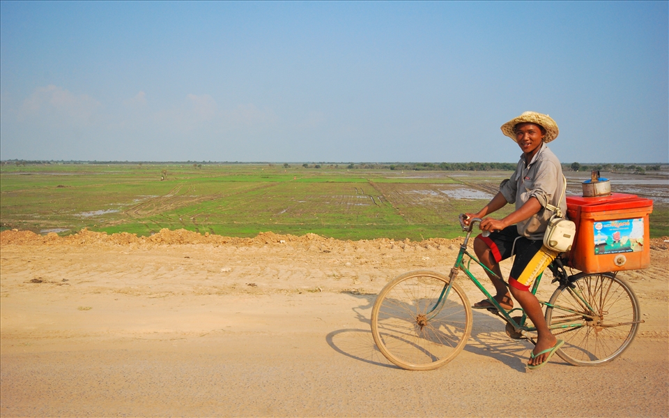 Cambodia isn't warm for its climate, but for its welcoming locals' smiles.

(Arrival at Siem Reap, Cambodia)