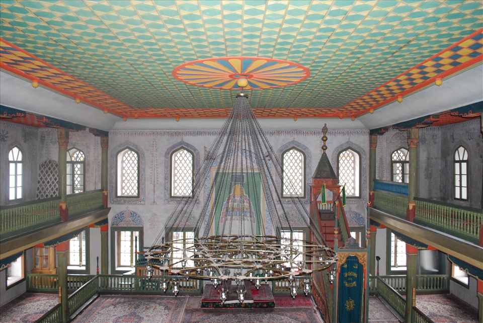 Bosnia’s beauty is not limited to its nature but is also visible in its structures. With a Muslim population of approximately 45% the skyline is littered with minarets. One particular Mosque that stood out was the Suleimanija mosque also known as Sarena Dmazjia which is translated as the Colourful Mosque. Built in the Ottoman period the interior design certainly lives up to its name.