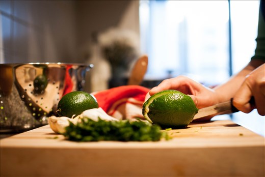 I love slicing through limes. 