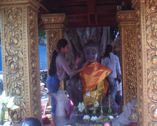 And finally,  some reds were put on the lips of the Buddha statue. 