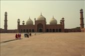 A lazy October morning at the Badshahi Mosque in Lahore: by salaamlahore, Views[570]