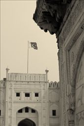 Hosted on the Lahore Fort, Pakistan's flag flutters in the mild winter breeze: by salaamlahore, Views[609]