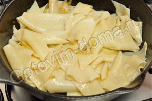 boil the right amount of diamonds and mix them with fried onions 