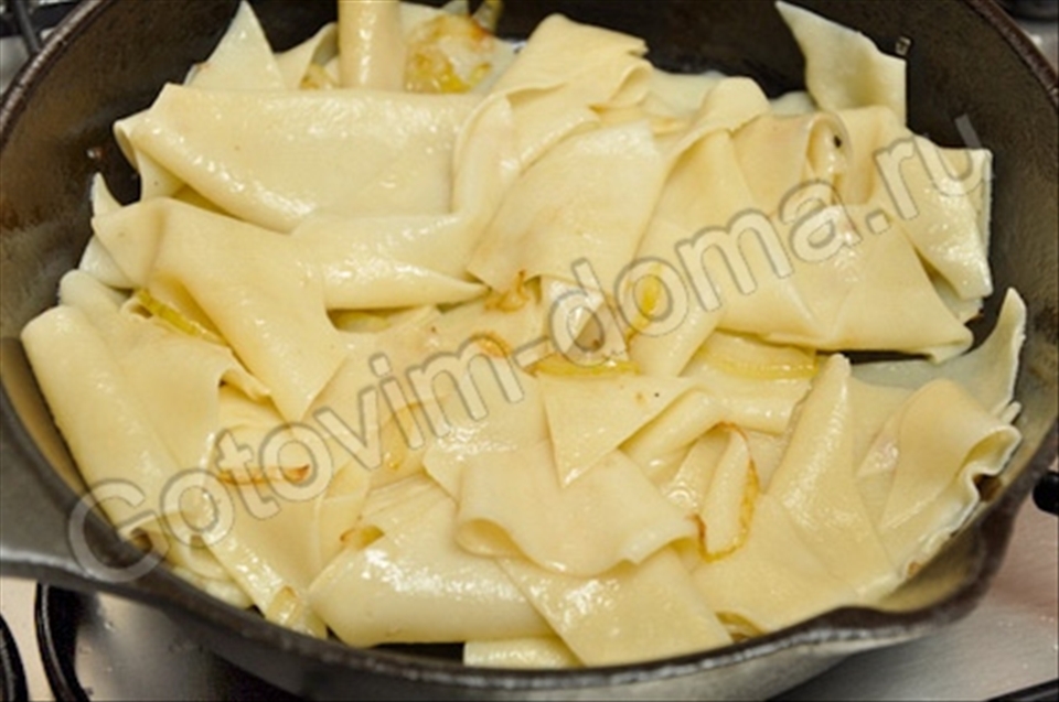 boil the right amount of diamonds and mix them with fried onions 