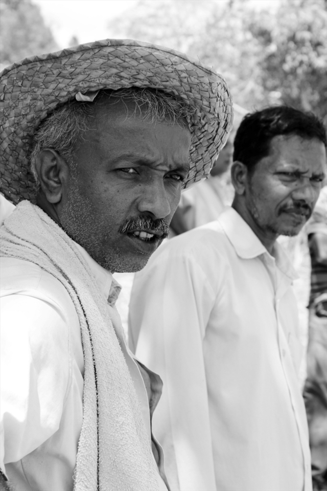 Monaragala is the major corn producing district of Sri Lanka. And the majority of the people here are corn farmers. Rain is a crucial factor for the cultivation. Both drought and heavy rains can damage the crop. Here this farmer is worried about the inadequacy of rainwater for his cultivation since that is what keeps his family fed. 