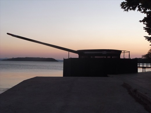Yes...it IS a giant frying pan! Situated by he lake at Passignano and used to fry fish at one of its annual festas 