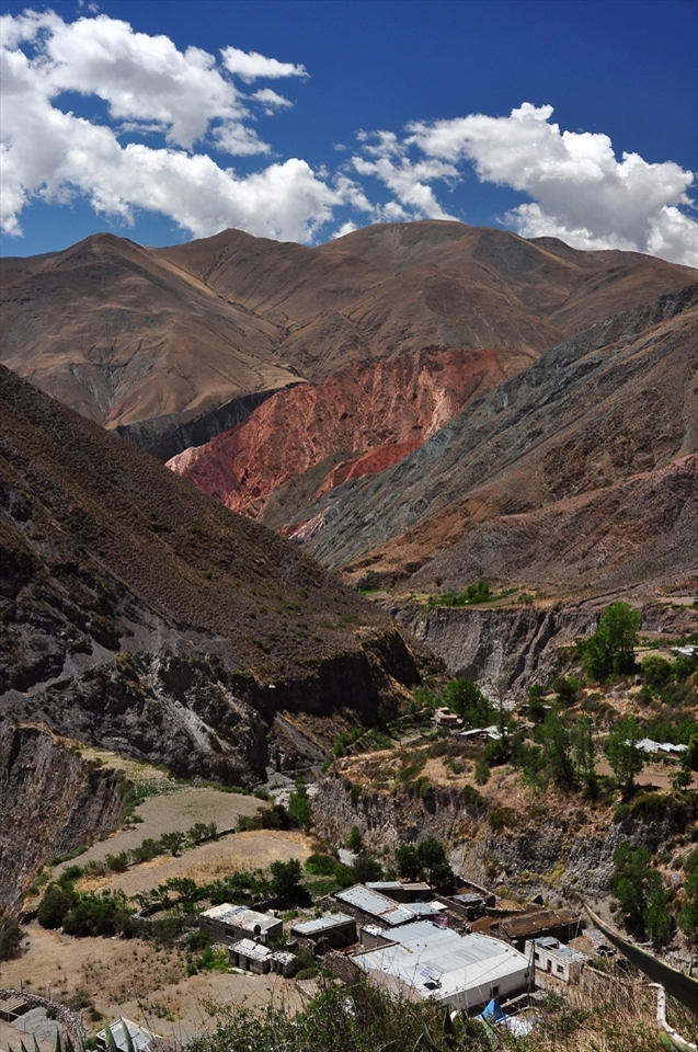 Access to San Isidro is a 8km trekking by the riverbed.