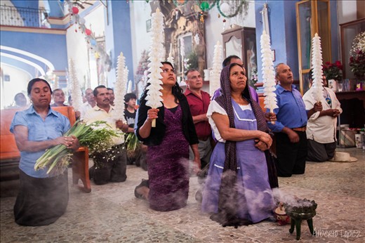 Hours before our baby Jesus is born, people pray and offer flowers, candles and incense to god. 