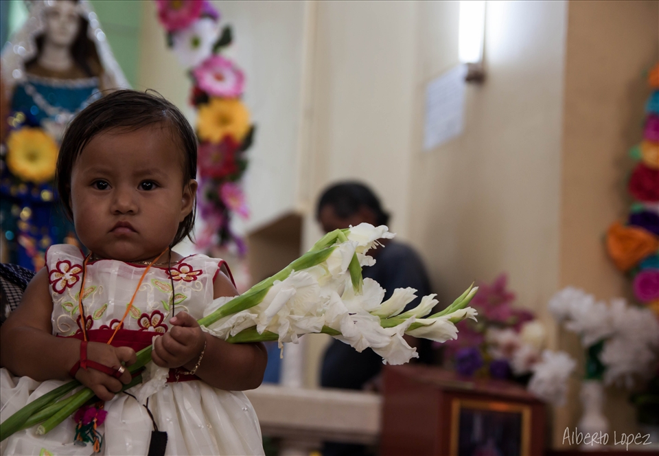 After all the visitants leave their offerings at the altar, blessed flowers are given to them.