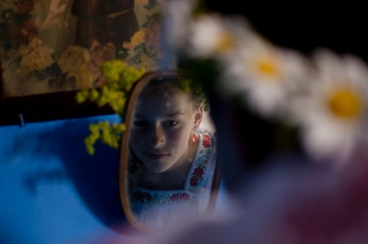 The elderly of the village say that if a girl sleeps with sanziene flowers under the pillow on Sanziene Eve night, she will dream her husband to be. Aurica is probably thinking about the boy she dreamed about the night before while admiring herself in the mirror.
It is also said that these flowers bring wealth and fortune and that’s why they decorate their houses with them.
