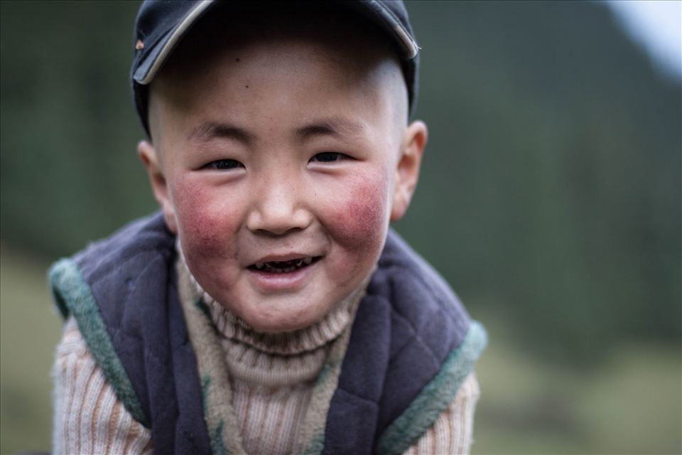 The best horse rider on the mountain. And he's 5.