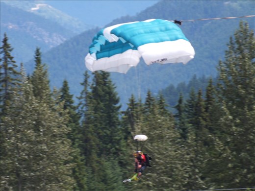 Sky diving in Golden