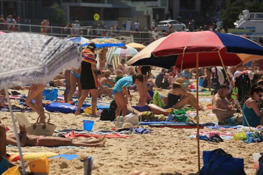 Finally the masses arrive & New Year's Day at Bondi Beach is well underway.