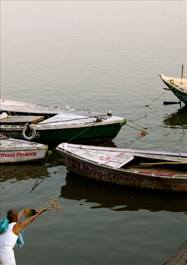 Making an offering to the Ganga.