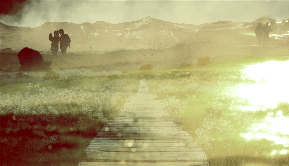 Paths between geysers