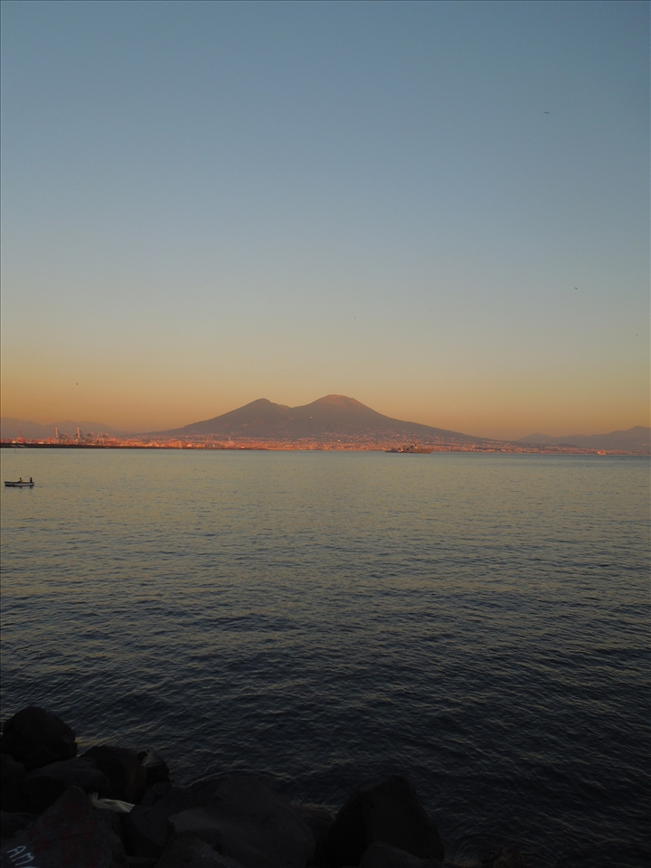 The Vesuvius at sunset takes a special beauty wraps in the red of clouds.