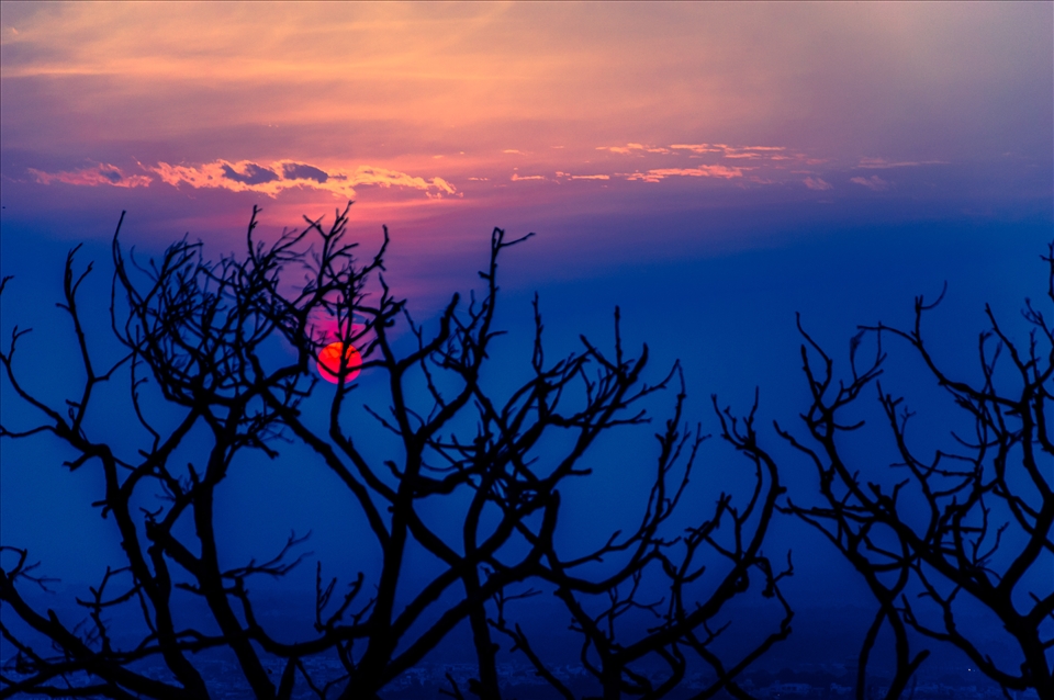 The tranquilising vesper makes me feel that there is nothing more musical than a sunset. It symbolises that what a beautiful day of journey it has been...