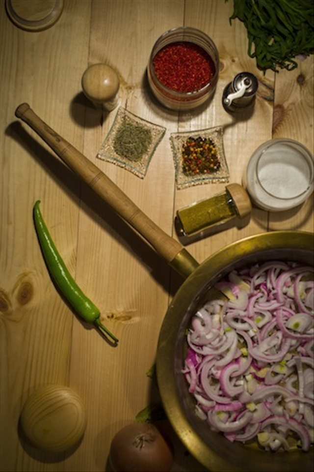 Onion and spices, a lot of spices~