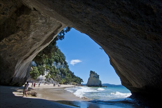 Cathedral Cove is one of the attractions on the Coromandel Peninsula in North Island New Zealand. The cathedral-shape rock arc is a symbol of Cathedral Cove. The cave and the beach was used as the tunnel through which the Pevensie children first re-enter Narnia in the movie version of The Chronicles of Narnia: Prince Caspian. The northern region of North Island has a lot of white sandy beaches to offer, ideal place for relaxing in summer.