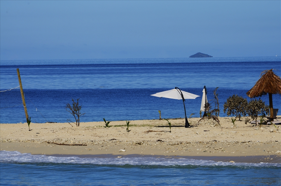 different blues to the eyes..