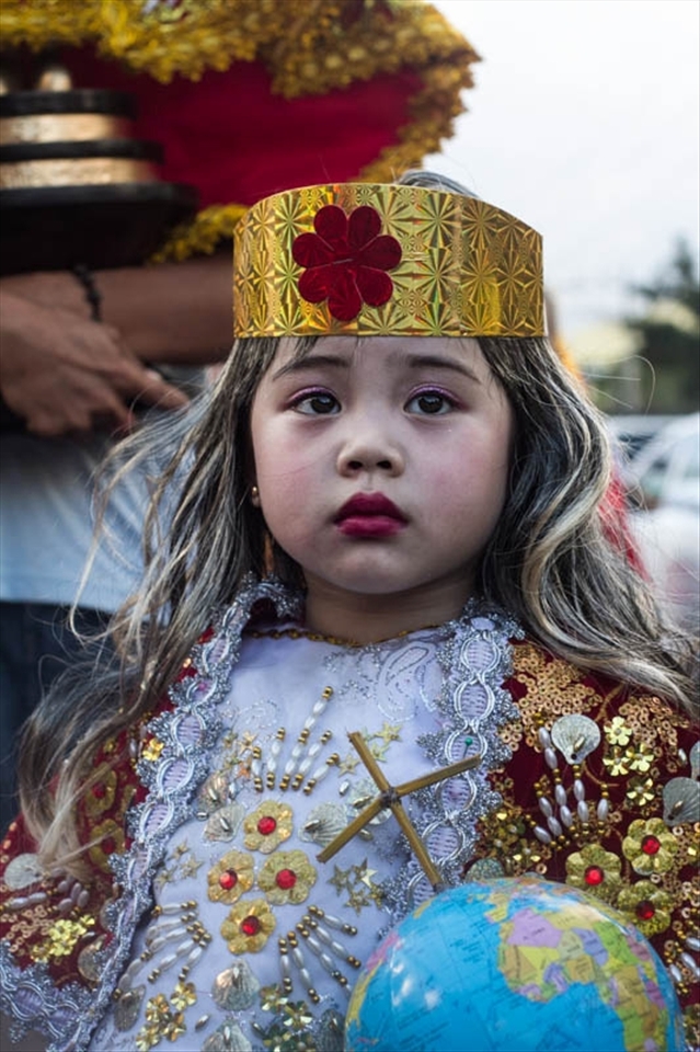A child made to look like the infant Jesus, Sto. Nino, leads the parade. 