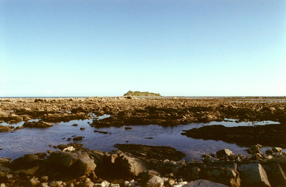 Beyond the ocean tehre's a cemetery, over there on that small island; the low tide regulates the access; an old man told me 