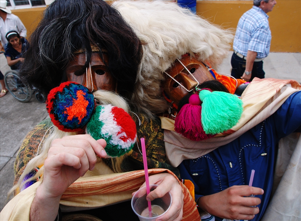 It is the annual moment to meet old friends again.