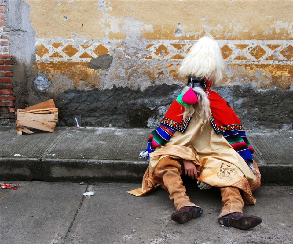 especially the head dresses are heavy and a rest is needed