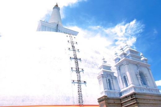 A ladder climbs up the side of Ruwanmalisaya as if it were a stairway to heaven.