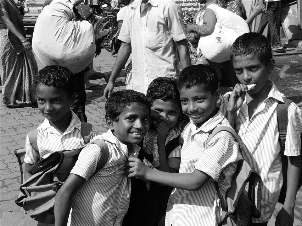Dharavi - Mumbai - 2 brothers and friends on the way to school 