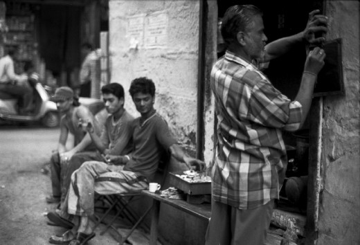 And why not stop to have a nice cup of chai tea in one of the countless small bars right at the sides of lively streets?
